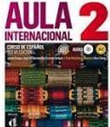 Couverture d'un manuel de cours d'espagnol intitulé Aula Internacional 2, sur fond blanc avec un bandeau vert et une pastille audio.